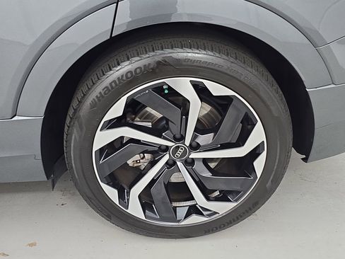 Used 2024 Audi Q8 e-tron Prestige image 34