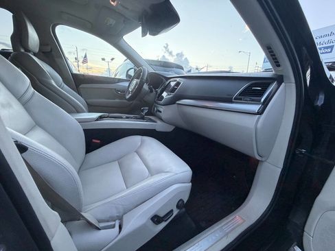 Used 2017 Volvo XC90 T6 Momentum w/ Vision Package AWD/4WD image 21