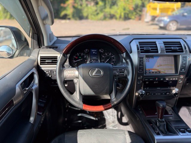 Used 2015 Lexus GX 460 w/ Premium Package AWD/4WD image 21