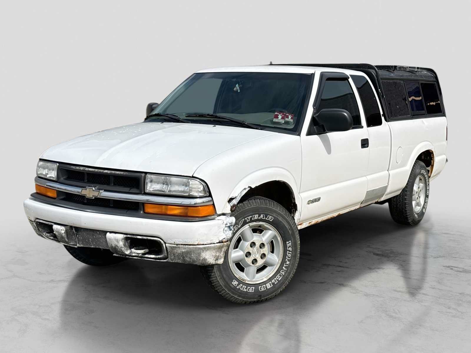 Used 2002 Chevrolet S10 Pickup LS w/ LS Preferred Equipment Group AWD/4WD image 1