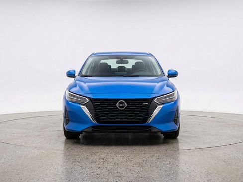 Used 2025 Nissan Sentra SV image 2