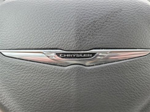 Used 2024 Chrysler Pacifica Touring-L image 29