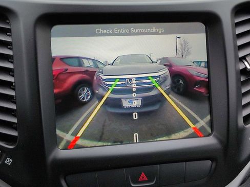 Used 2015 Jeep Cherokee Trailhawk w/ Comfort/Convenience Group image 31