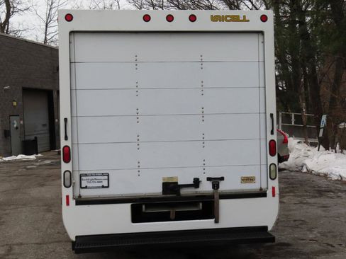 Used 2011 Ford E-350 and Econoline 350 Super Duty image 5