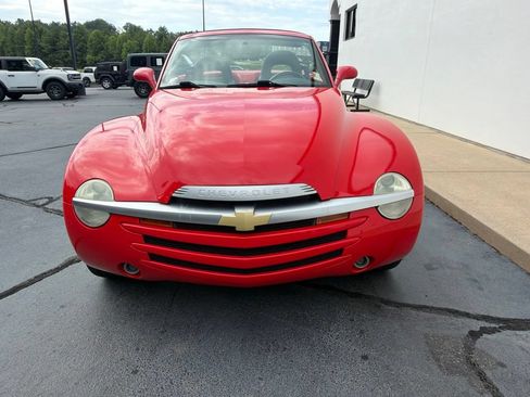 Used 2004 Chevrolet SSR w/ Preferred Equipment Group RWD image 17
