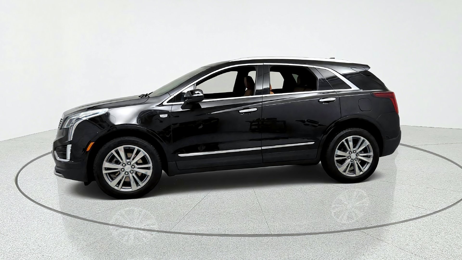 Used 2024 Cadillac XT5 Premium Luxury w/ LPO, Floor Liner Package FWD image 2