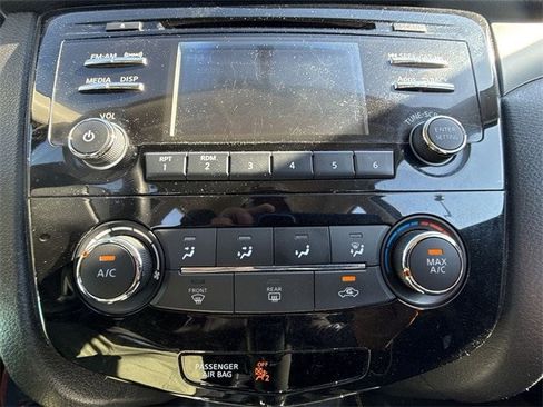 Used 2015 Nissan Rogue S image 18