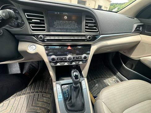 Used 2020 Hyundai Elantra Limited w/ Ultimate Package 03 FWD image 16