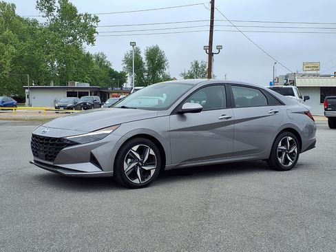 Used 2023 Hyundai Elantra SEL w/ Convenience Package FWD image 17