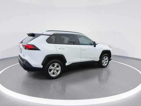 Used 2021 Toyota RAV4 LE AWD/4WD image 8