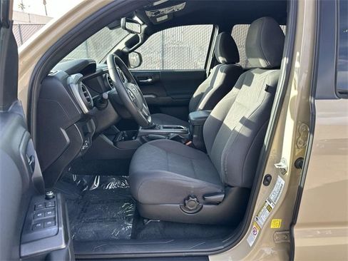 Used 2018 Toyota Tacoma TRD Off-Road image 17