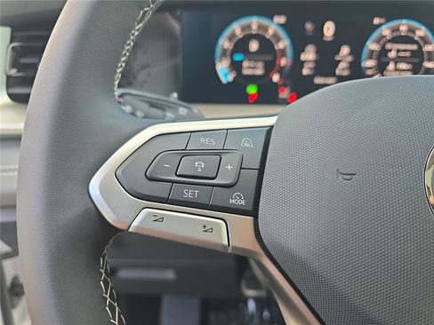 New 2026 Volkswagen Tiguan SE FWD image 20
