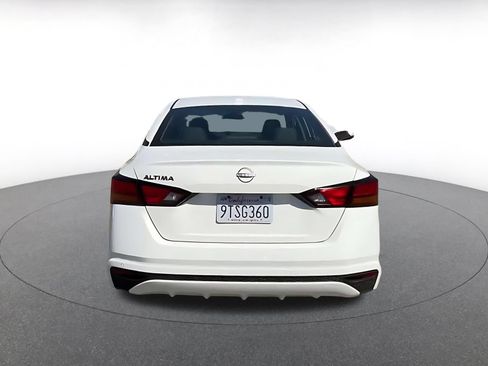 Used 2025 Nissan Altima 2.5 SV FWD image 12