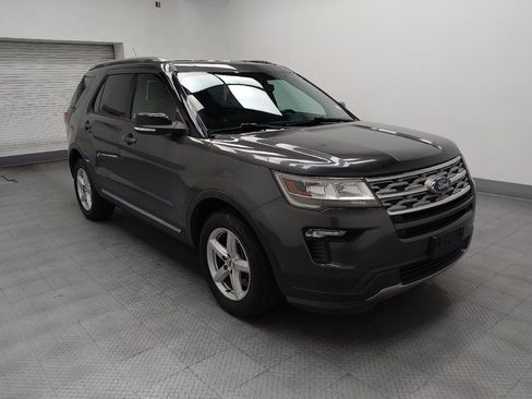Used 2018 Ford Explorer XLT w/ Equipment Group 202A FWD image 13
