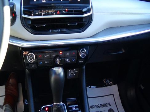 Certified 2024 Jeep Compass Limited w/ Sun and Sound Group image 28