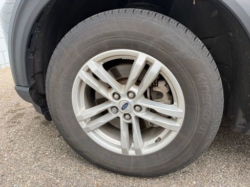 Used 2024 Ford Explorer XLT w/ Equipment Group 202A AWD/4WD image 9