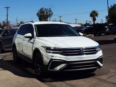 Used 2024 Volkswagen Tiguan SE FWD image 14