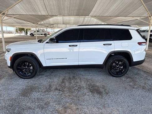 Used 2025 Jeep Grand Cherokee L Limited image 4