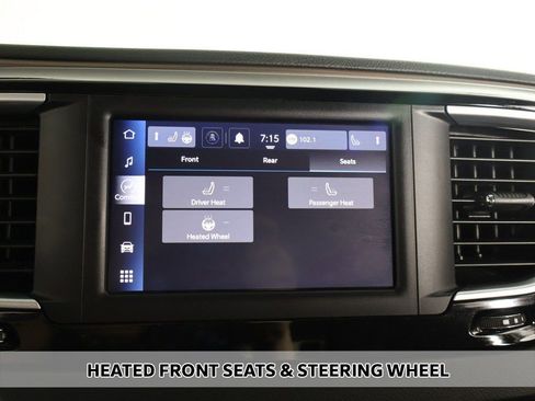 Used 2023 Chrysler Voyager LX image 4