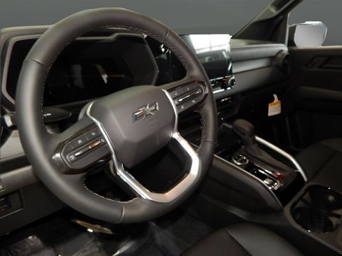 Used 2025 Chevrolet Colorado Trail Boss image 13