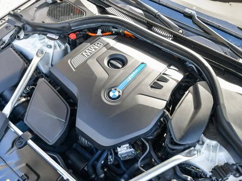 Used 2019 BMW 530e w/ Convenience Package image 27