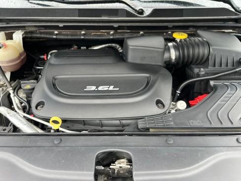 Used 2018 Chrysler Pacifica Touring Plus FWD image 37