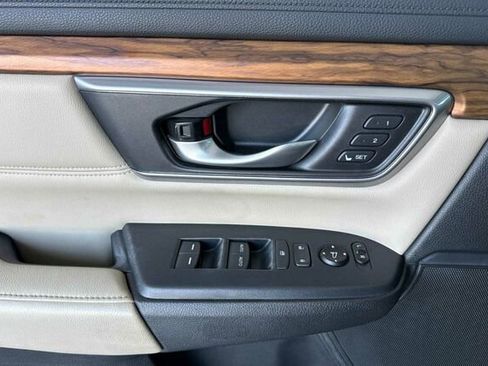 Used 2017 Honda CR-V Touring image 11
