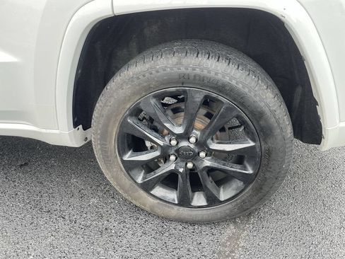 Used 2019 Jeep Grand Cherokee Altitude AWD/4WD image 7