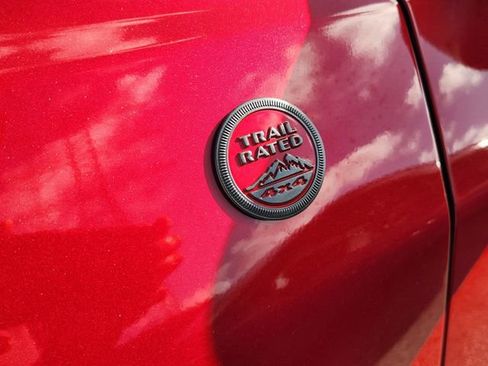 Used 2025 Jeep Compass Trailhawk image 9