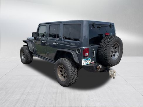 Used 2016 Jeep Wrangler Unlimited Rubicon w/ Connectivity Group AWD/4WD image 5