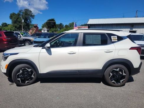 Certified 2024 Kia Seltos EX AWD/4WD image 2