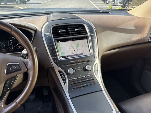 Used 2017 Lincoln MKX Reserve w/ Luxury Package AWD/4WD image 12