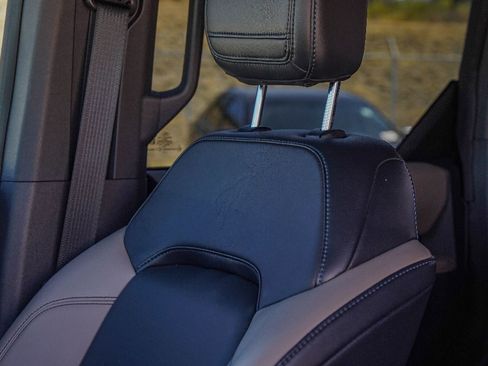 Used 2023 Ford Bronco Wildtrak image 11