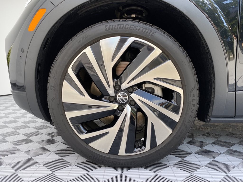 Used 2025 Volkswagen ID.4 Pro S Plus AWD/4WD image 13
