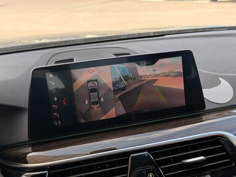 Used 2019 BMW 540i w/ Premium Package image 31