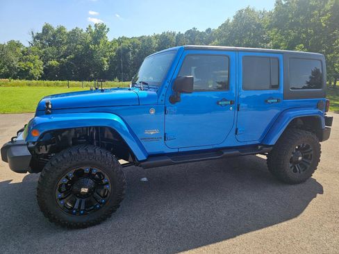 Used 2015 Jeep Wrangler Unlimited Sahara AWD/4WD image 10