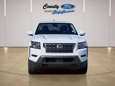 Used 2024 Nissan Frontier SV image 12