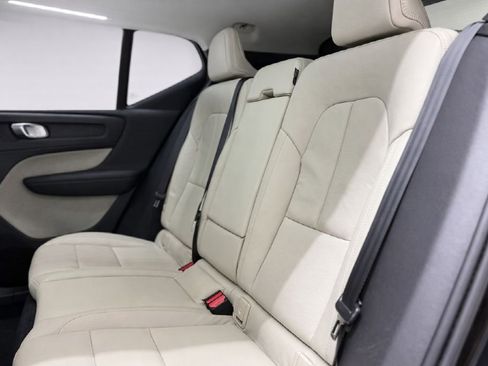 Used 2019 Volvo XC40 T5 Momentum image 24