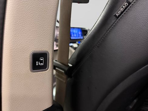 Used 2017 Chrysler Pacifica Touring-L FWD image 38