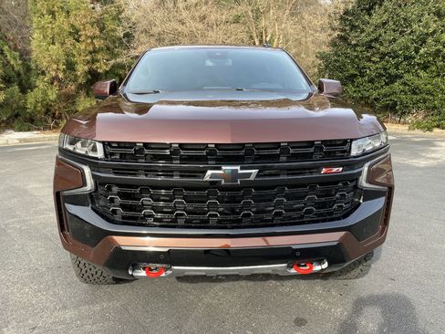 Used 2023 Chevrolet Suburban Z71 image 3