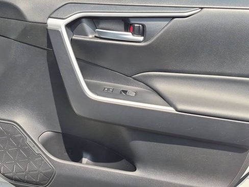 Used 2025 Toyota RAV4 XLE AWD/4WD image 32
