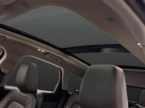 Used 2025 Lincoln Corsair Grand Touring image 12