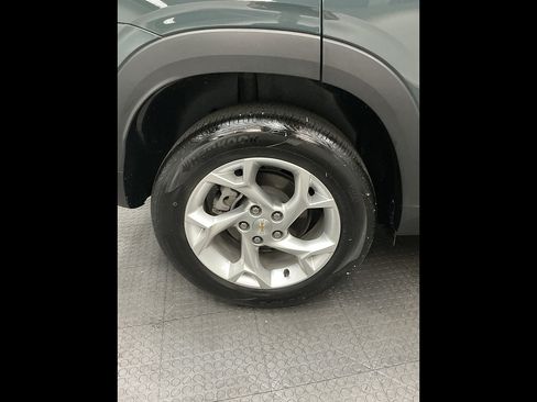 Used 2025 Chevrolet Trax LS w/ LS Convenience Package FWD image 36