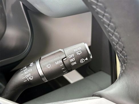 New 2026 Land Rover Defender 110 X-Dynamic SE image 30