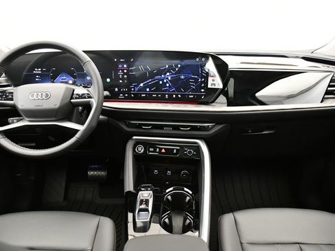 Used 2025 Audi Q5 Premium w/ Convenience Package image 21