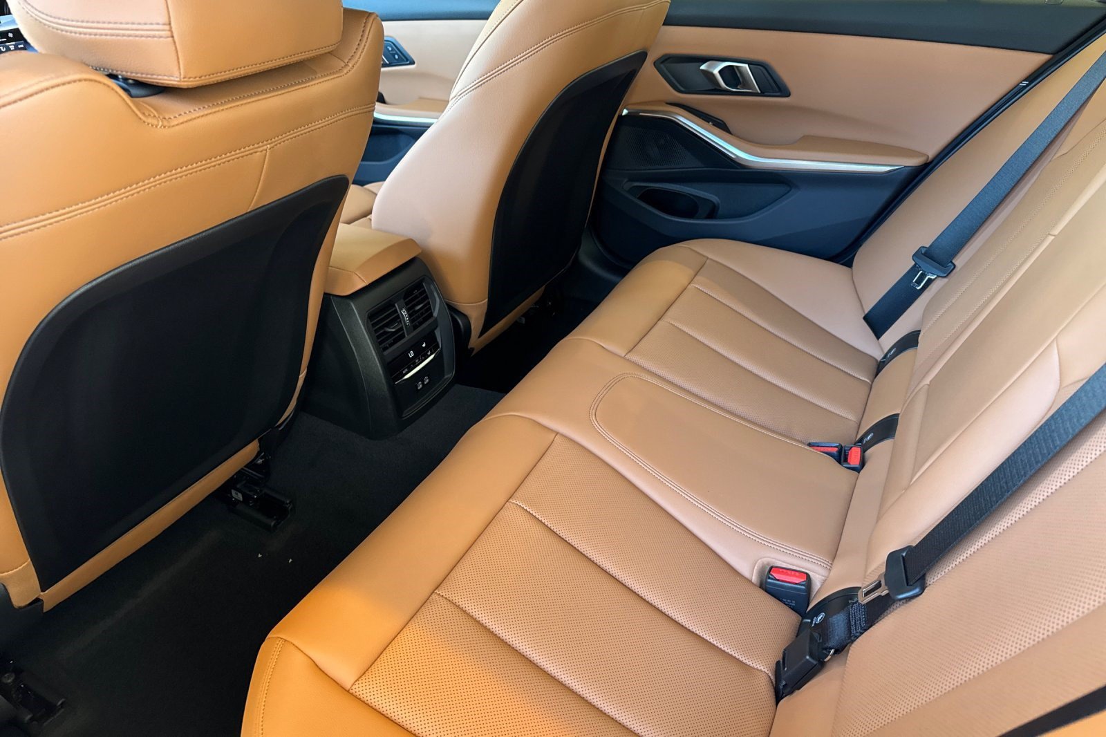Used 2026 BMW 330i Sedan w/ Premium Package RWD image 26