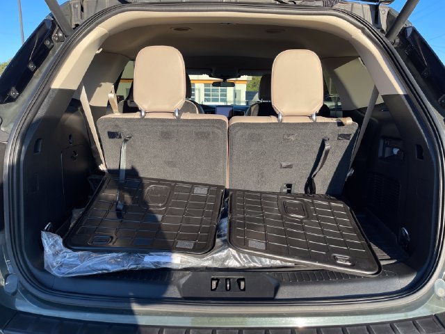 Used 2023 Ford Explorer XLT w/ Equipment Group 202A AWD/4WD image 25