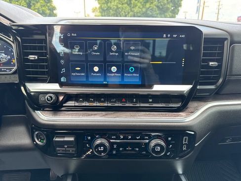 Used 2022 Chevrolet Silverado 1500 LTZ w/ LTZ Premium Package AWD/4WD image 18