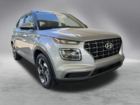 Used 2026 Hyundai Venue SEL FWD image 2
