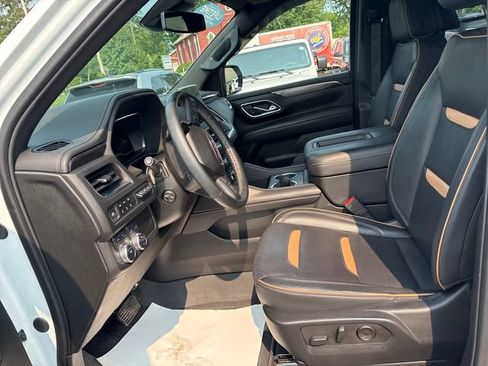 Used 2024 GMC Yukon XL AT4 w/ Technology Package AWD/4WD image 8